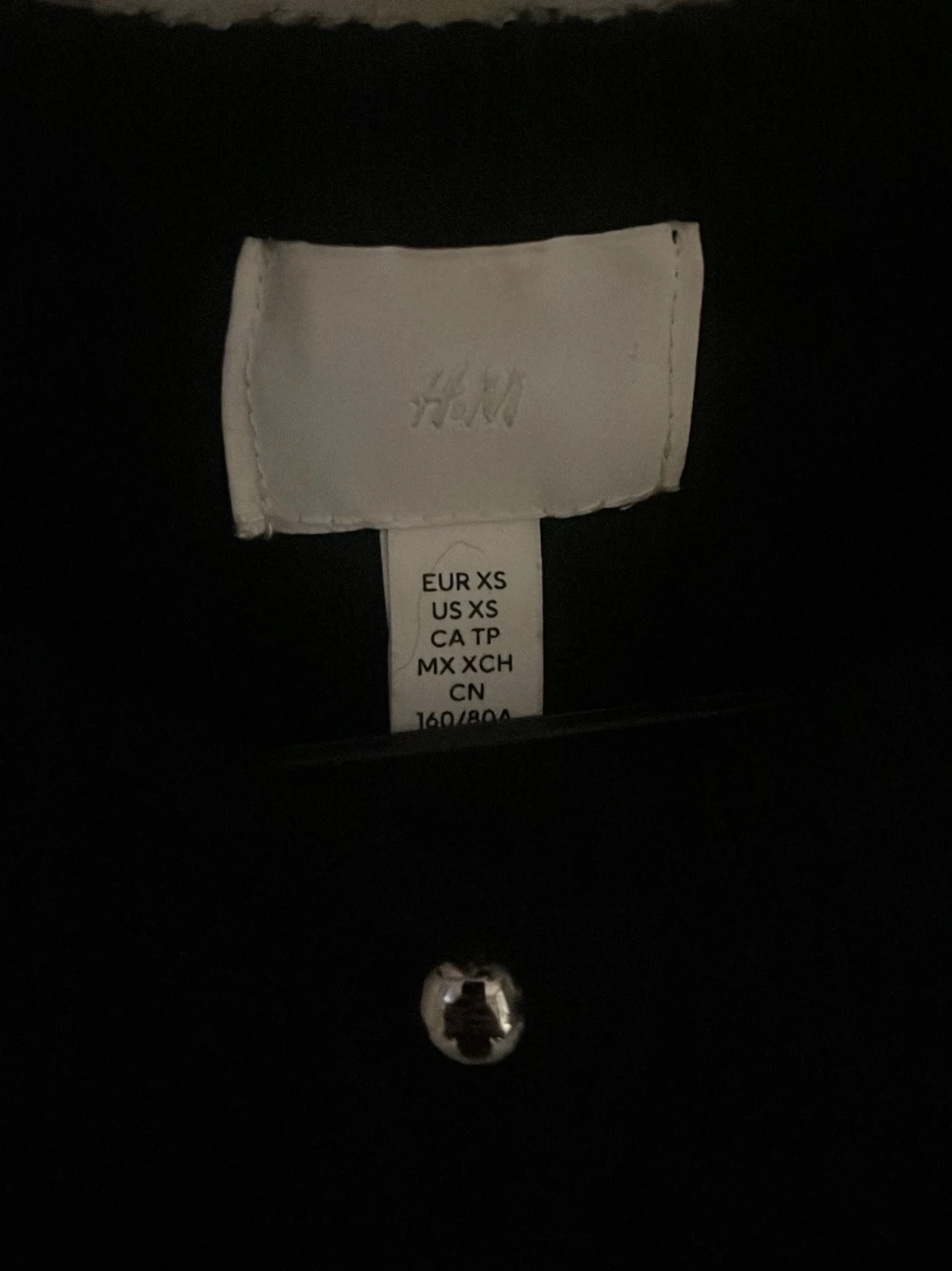 Svart kofta från H&M med knappar - 1