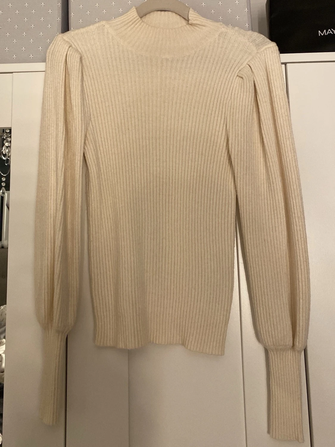 Ribbad beige stickad tröja från ONLY