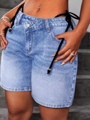 Ljusblå denimshorts  - Säljer då dom ej kommit/ kommer till användning! Köpta för 200kr🦋