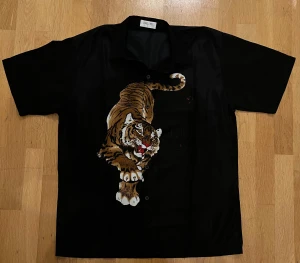 Skjorta - Mycket fin skjorta knappt använd storlek L