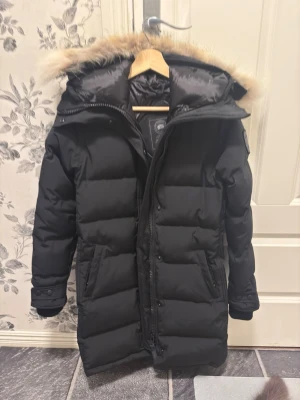 Canada goose shelburne parka - Canada goose Modell Shelburne Parka Storlek S. Säljer pga fel storlek. Nyskick