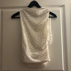 Topp från pull&bear - Super sött topp med polka dot! 
