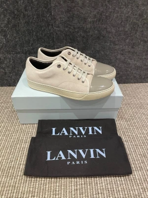 Lanvin skor  - December REA! Hej, säljer nu dessa svin snygga lanvin skor. Skorna är i grymt skick! Begränsat antal boxar och dustbag. Hör av dig vid frågor. 
