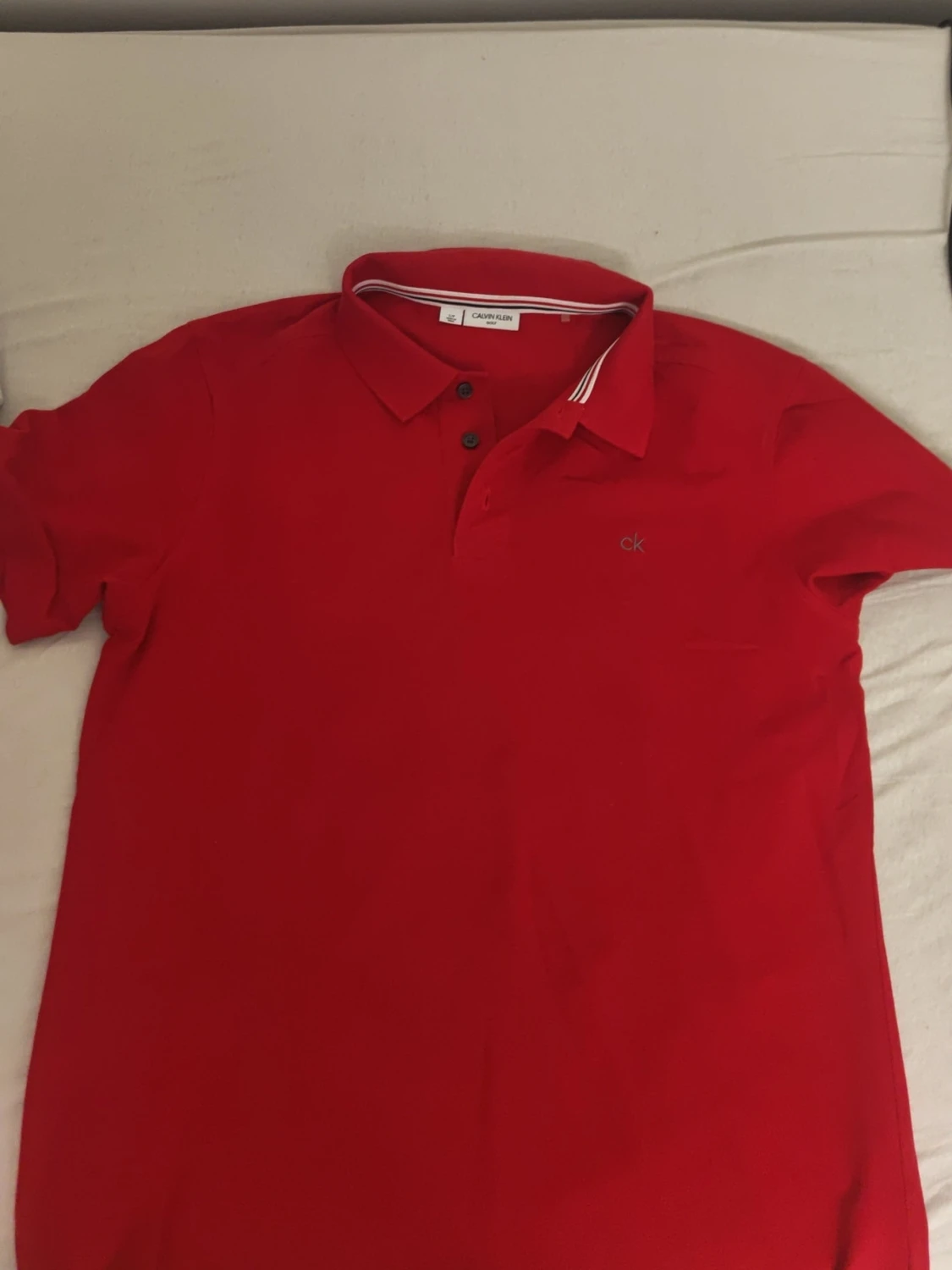 Röd pikétröja från Calvin Klein