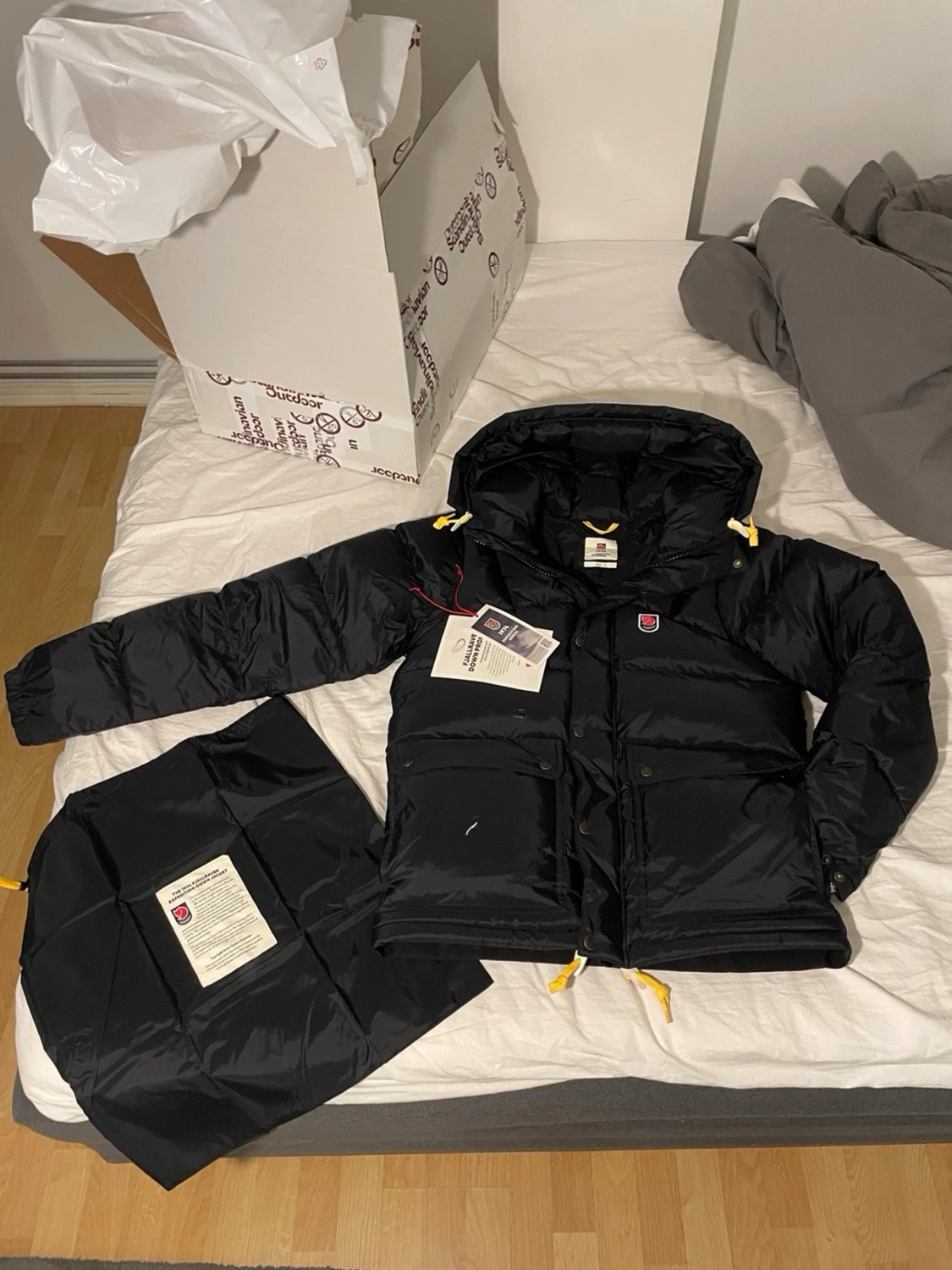 Svart Fjällräven Expedition dunjacka S