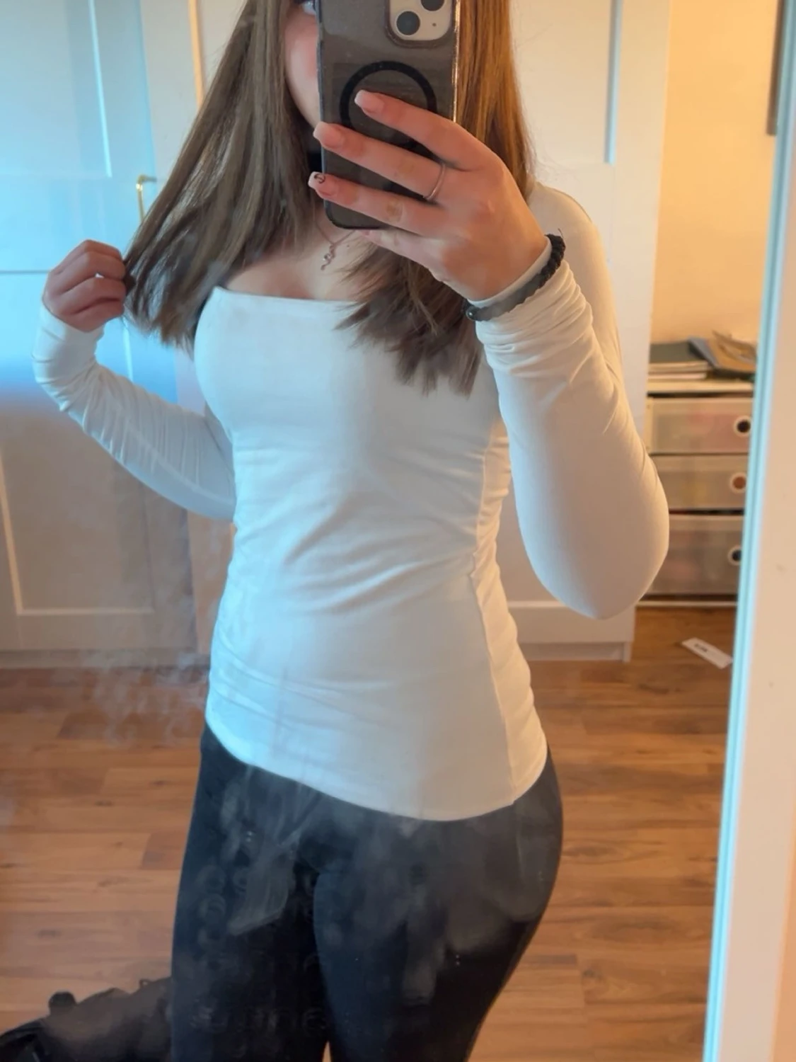 Vit långärmad topp med fyrkantig hals