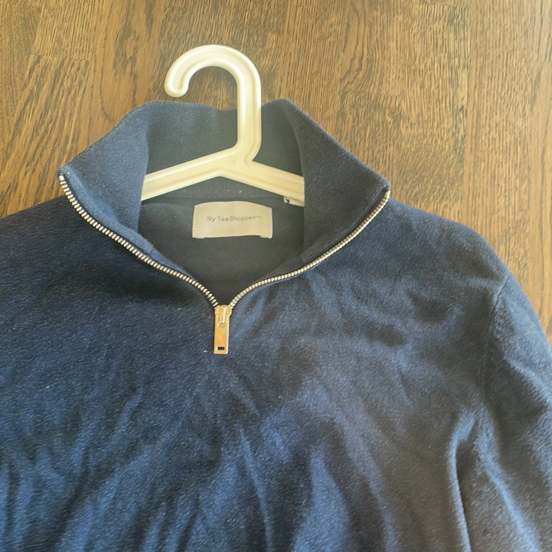 Mörkblå half zip tröja By TeeShoppen - 1