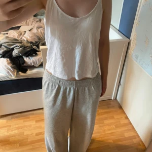 Linne - Fint vitt linne med öppen rygg från lefties. Har använt några gånger men fortfarande i fint skick.