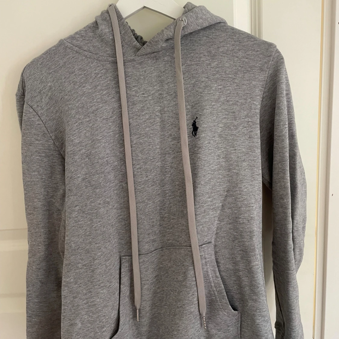 Grå hoodie från Polo Ralph Lauren - 1