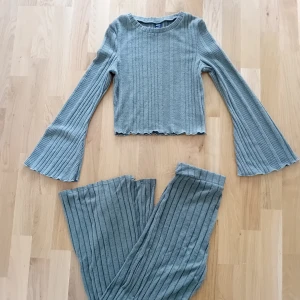 Ribbat set S - Grönt set med byxa och tröja från shein. 