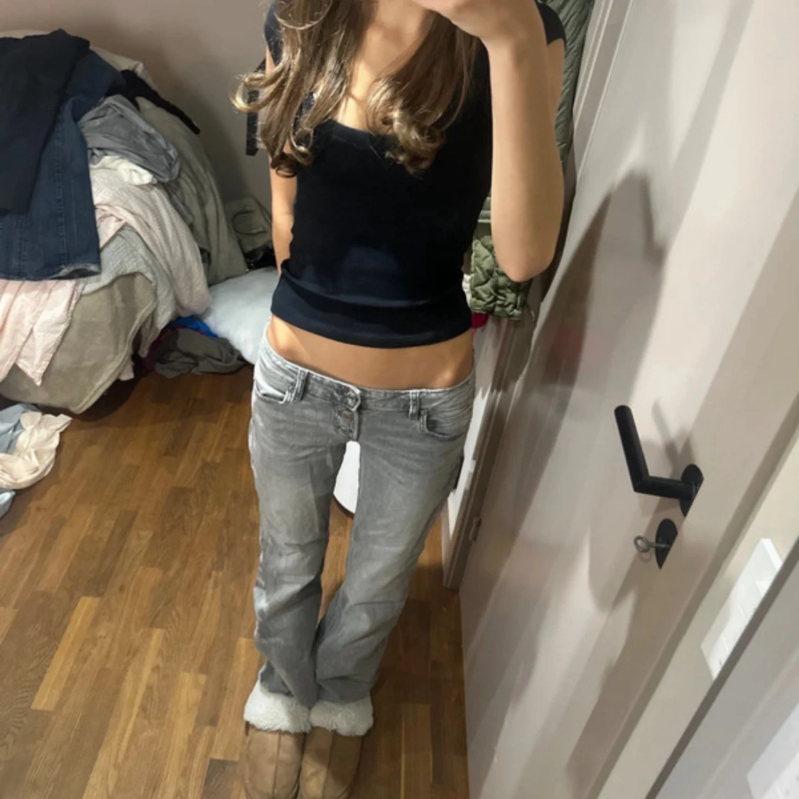 Grå lågmidjade jeans med raka ben