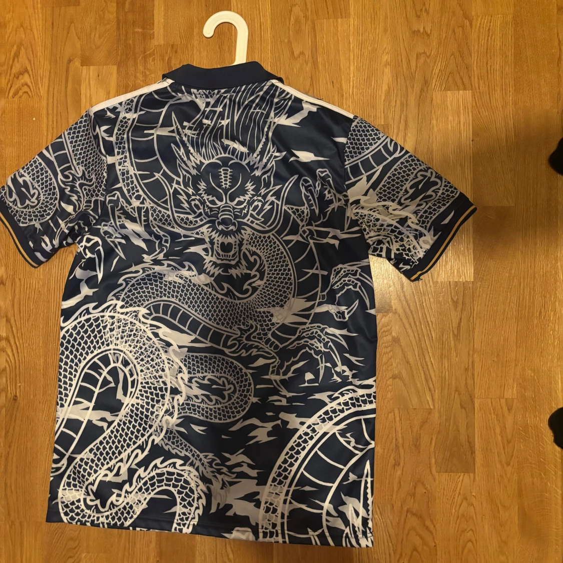 Real Madrid drakmönstrad fotbollströja L - 1