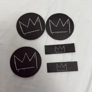 Hov1 konfetti - 3 stora 2 små❤️ 15kr/st