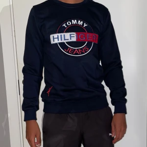 Tommy Hilfiger tröja storlek XS/S - Säljer en Tommy Hilfiger tröja i storlek XS/S. Helt ny. Fin replika med grym kvalitét. Pris:  650kr. Först till kvarn som gäller.