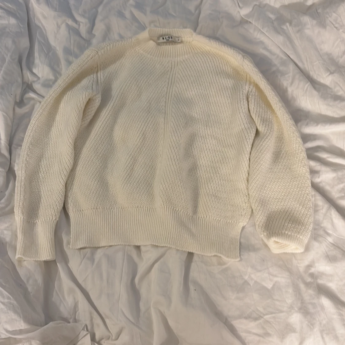 Vit stickad tröja från NA-KD