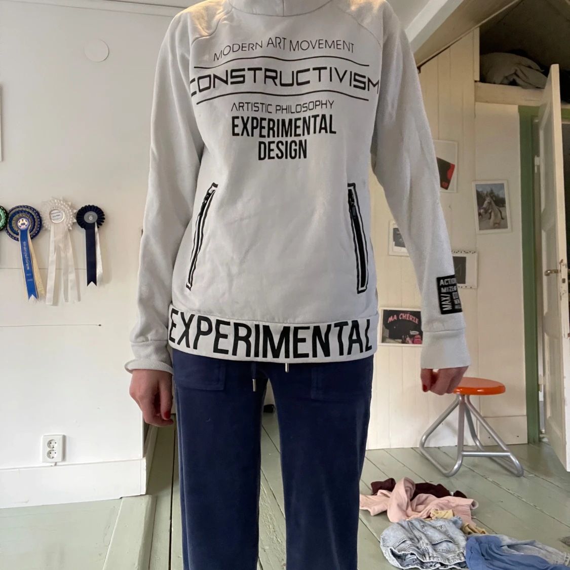 Vit hoodie med tryck från WOXO 720 - 2