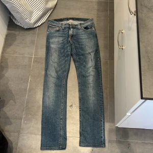 Nudie jeans - Tjena, säljer ett par blå nudie jeans i 30/34. Skriv om ni har några frågor 😇