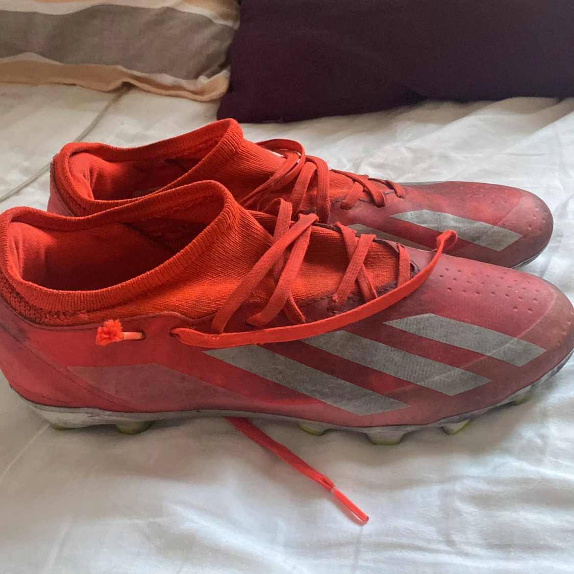 Röda Adidas fotbollsskor strl 42 - 1