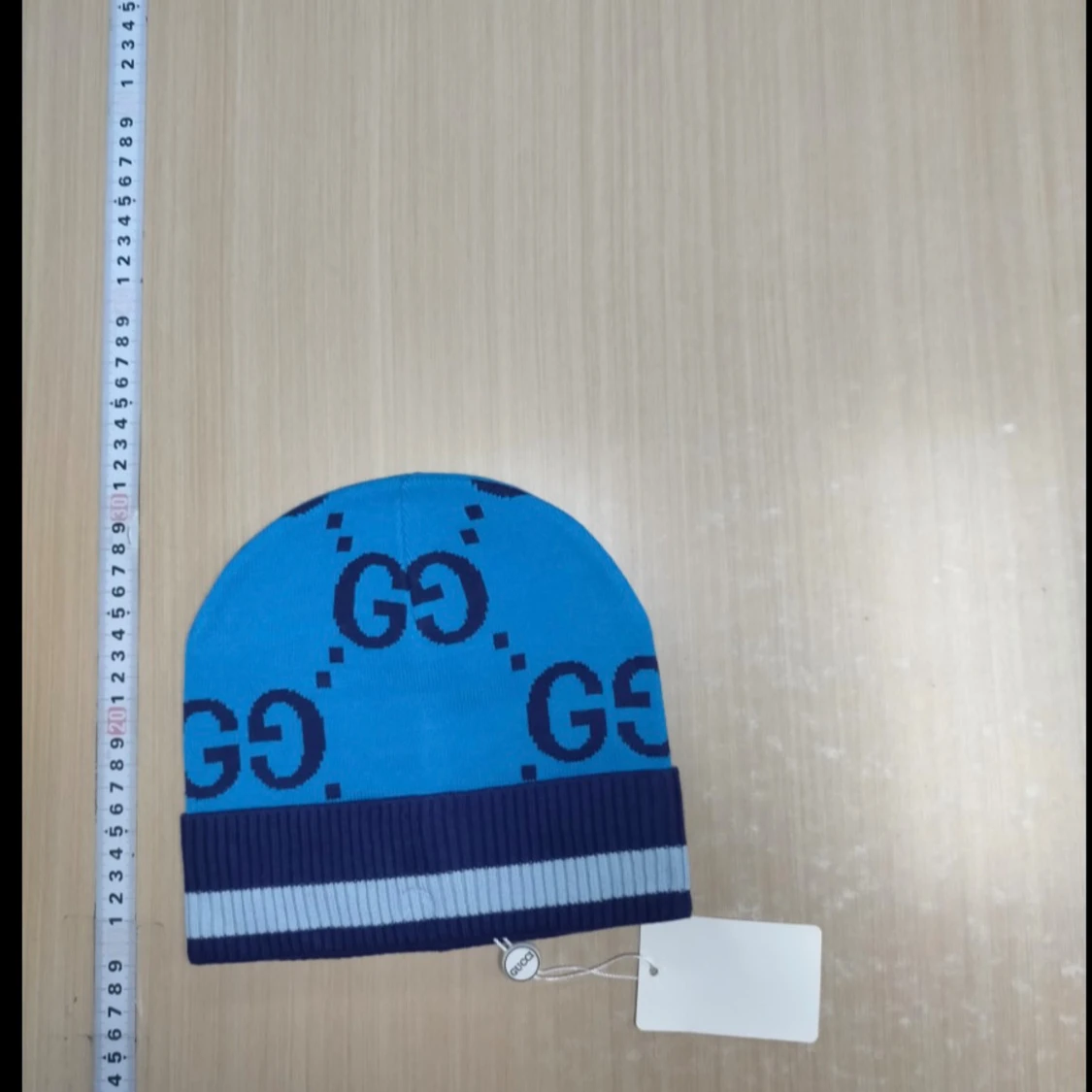 Blå mössa från Gucci med GG-logga