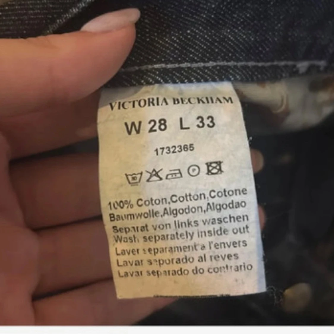 Säljer ett par jätte snygga Victoria Beckham jeans !!! Jag är 1,70cm och storleken är w28 - 2