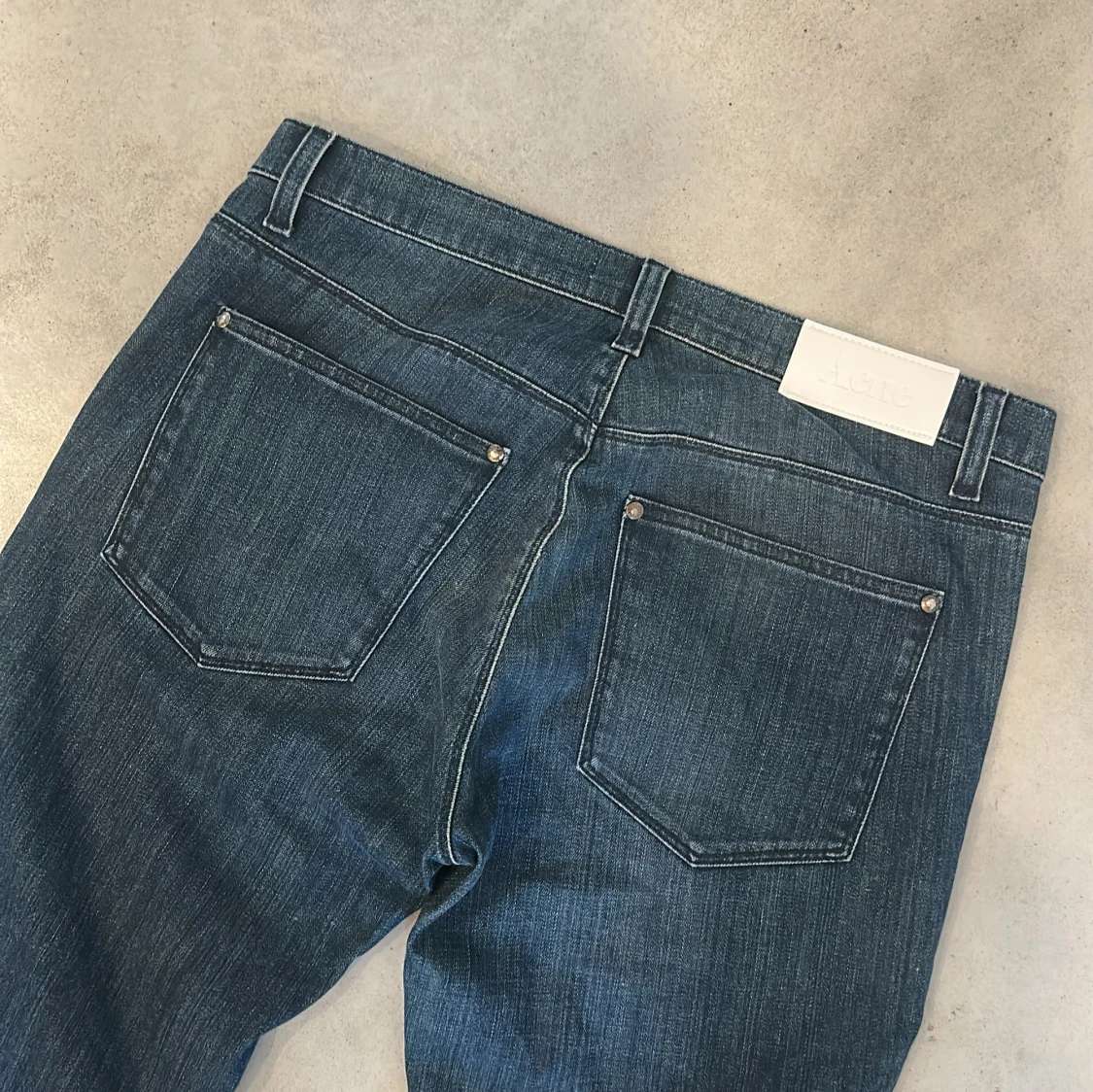 Blå raka jeans från Acne Studios
