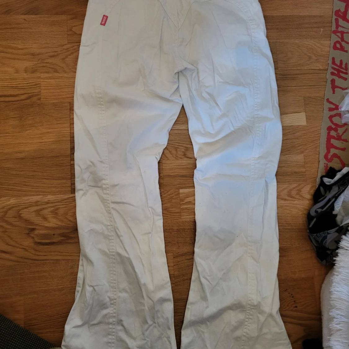 Vita bootcut byxor från Crocker S - 1