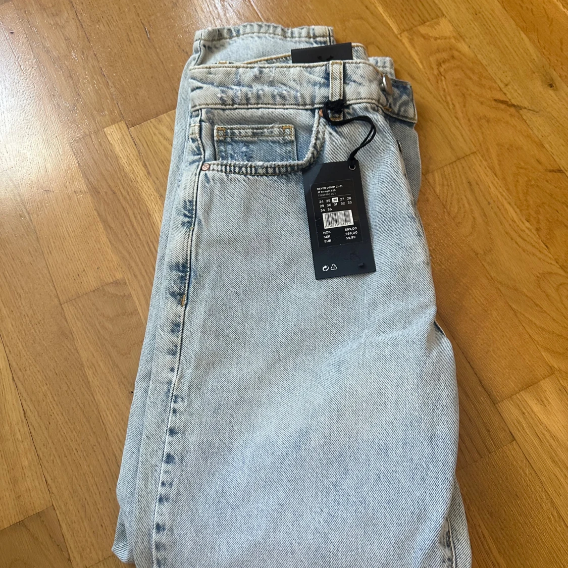 Never Denim ljusa raka jeans