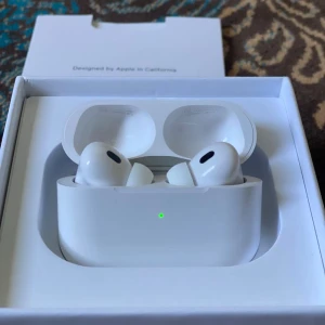 AirPod gen 2 - Tjena, säljer mina nya AirPod, dm för mer information, pris kan diskuteras 
