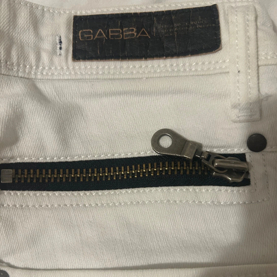 Vita jeans från Gabba med dragkedjor - 2