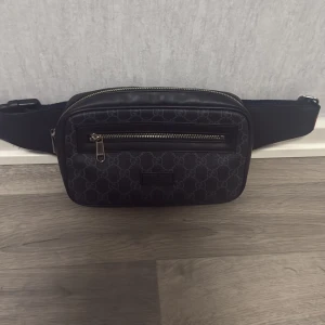 GG midja väska  - Hej jag säljer en helt ny GG väska. Pris går att diskuteras!