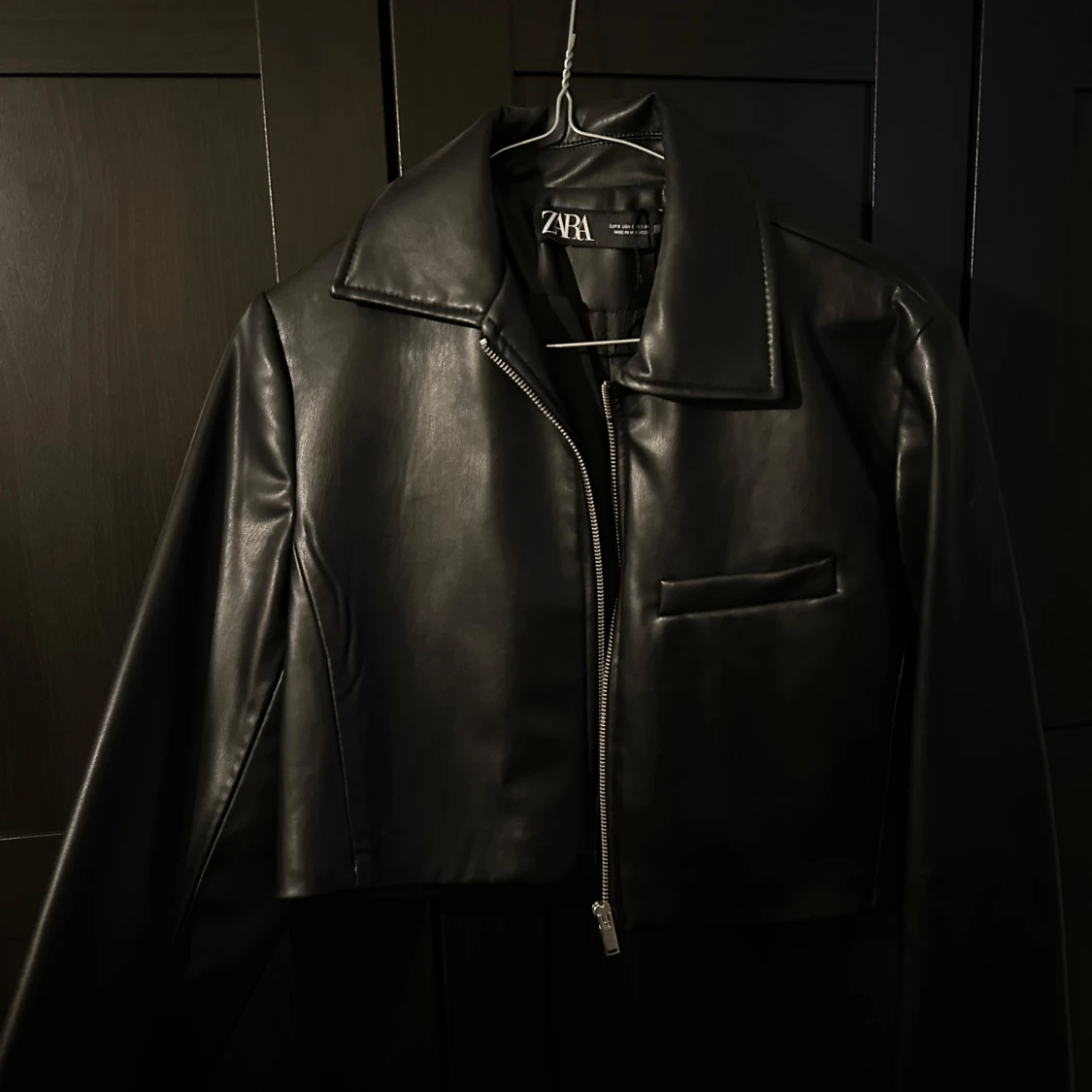 Kort skinnjacka från zara