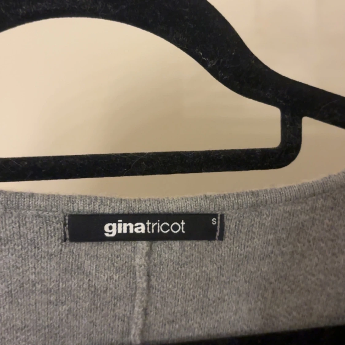 Grå stickad tröja från Gina Tricot - 2