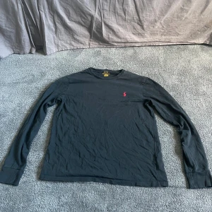 Ralph Lauren long sleeve - Ett litet håll, storlek M