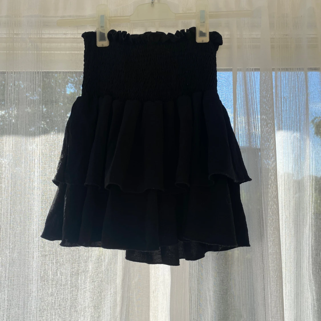 Svart volangkjol med smock