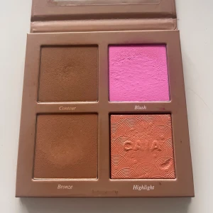 CAIA Classy Summer Face Palette - Limited edition, sparsamt använd