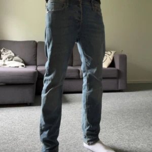 Jack&Jones Slim Glenn 30/30 - Säljer dessa jeans i slim fit storlek 30/30. Jag är 178 som referens.