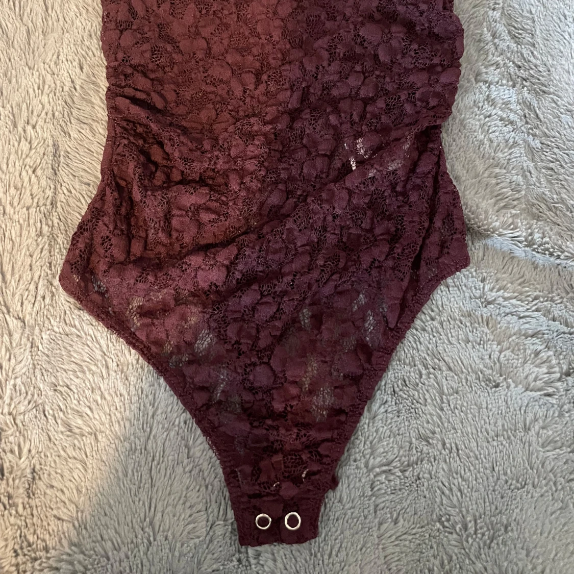 Vinröd spets tubtopp från Bershka - 1