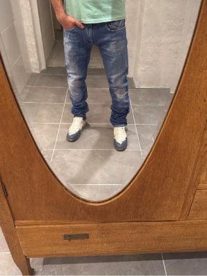 Replay jeans  - Ett par snygga byxor från Replay i storlek W32 L34 i modellen Anbbas 