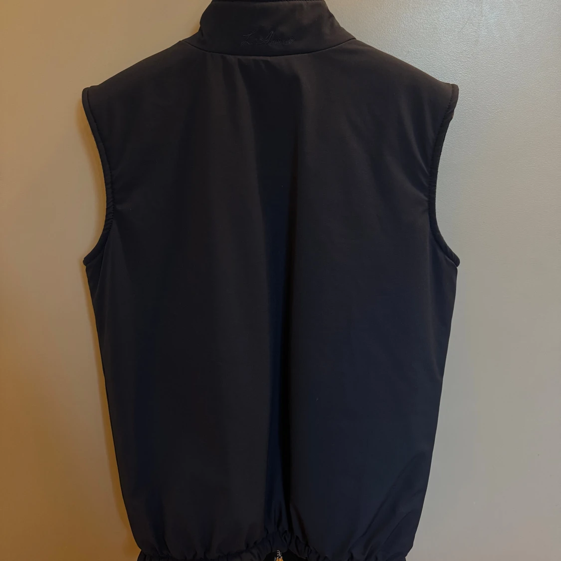 Mörkblå vändbar väst från L'Amoure - 1