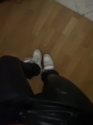 isabel marant - Köpt från vinted jätte bra skick bara smutsiga går att få bort! storlek 39 men skulle säga att passar också 38 och 40 finns också på vinted! 