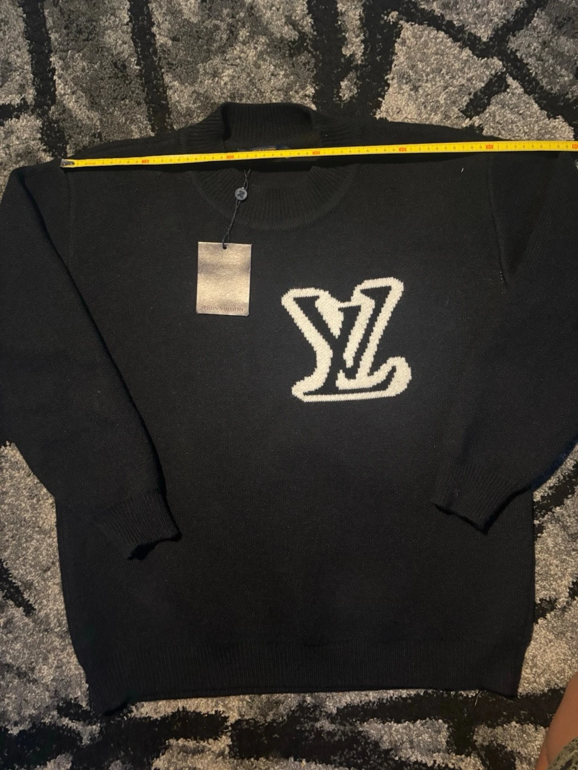 Svart stickad tröja med LV-logga - 1