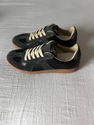 Maison margiela gats svarta - Ett par riktigt feta gats i storlek 42. Skickar alltid samma dag 🚚✅