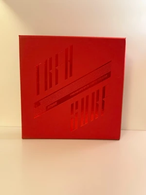 ATEEZ Treasure Ep. 2 - Bought second hand.  Album includes 12 postcards (the ones with all the members may have some sort or residue on the back but barely visible, see pictures), photobook, cd, sticker sheet (one sticker missing). The outer box has a few scratches and what appears to be slightly sun bleached edges