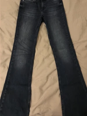 Mörkblå bootcut jeans - Skit snygga jeans från only💕