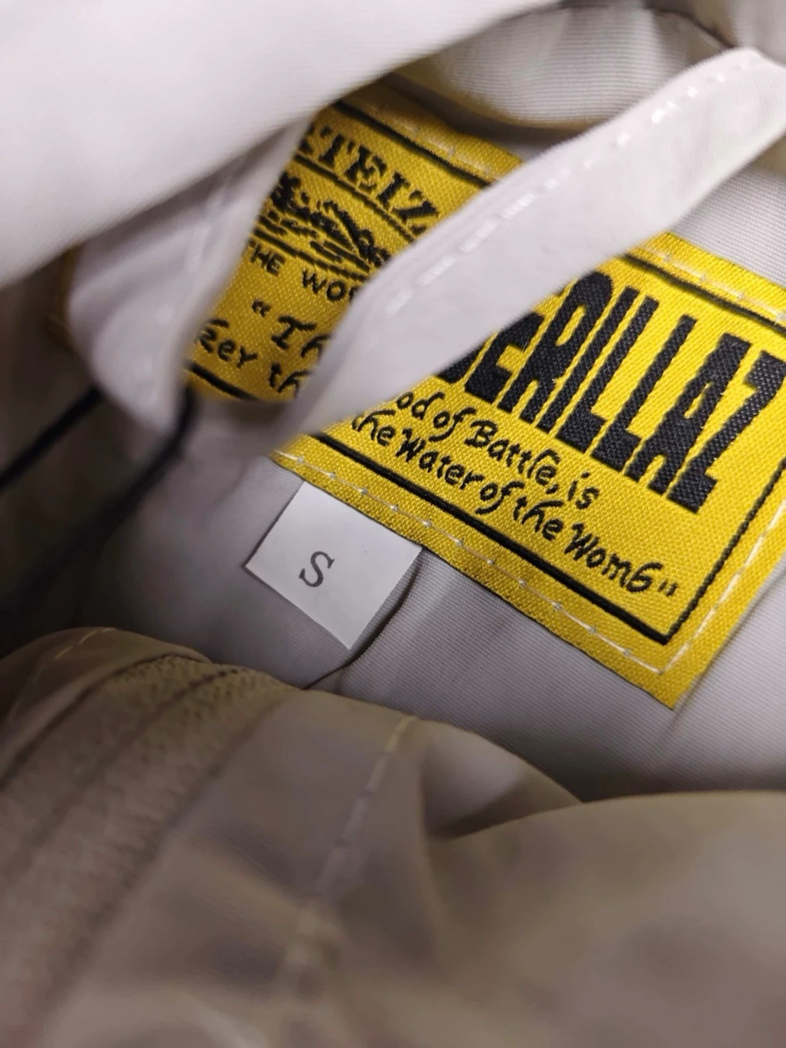 Grå och vit vindjacka från Corteiz - 3