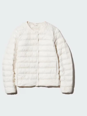 Rosa dunjacka från Uniqlo - Fin trendig jacka från uniqlo!! Första bilden är tagen från nätet och är samma jacka som jag säljer fast i vit. Min är i ljusrosa💕 knappt använd så i fint skick😇 skriv för frågor