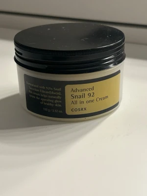 COSRX all in one cream  - Köpt för 339kr på Åhléns. Använd 2 gånger, alltså helt full. Känns jätte skön på huden. Säljer pga att jag fick 2 nya i present. 