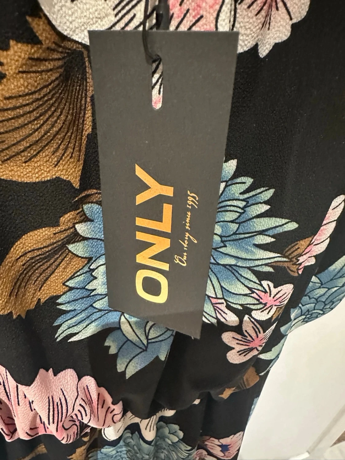 Blommig långklänning från ONLY storlek 36 - 1