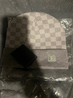 L-V - Helt ny och oanvänd 