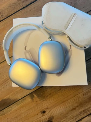 AirPods Max hörlurar - Fungerar som de ska vill köpa något annat så säljer dessa